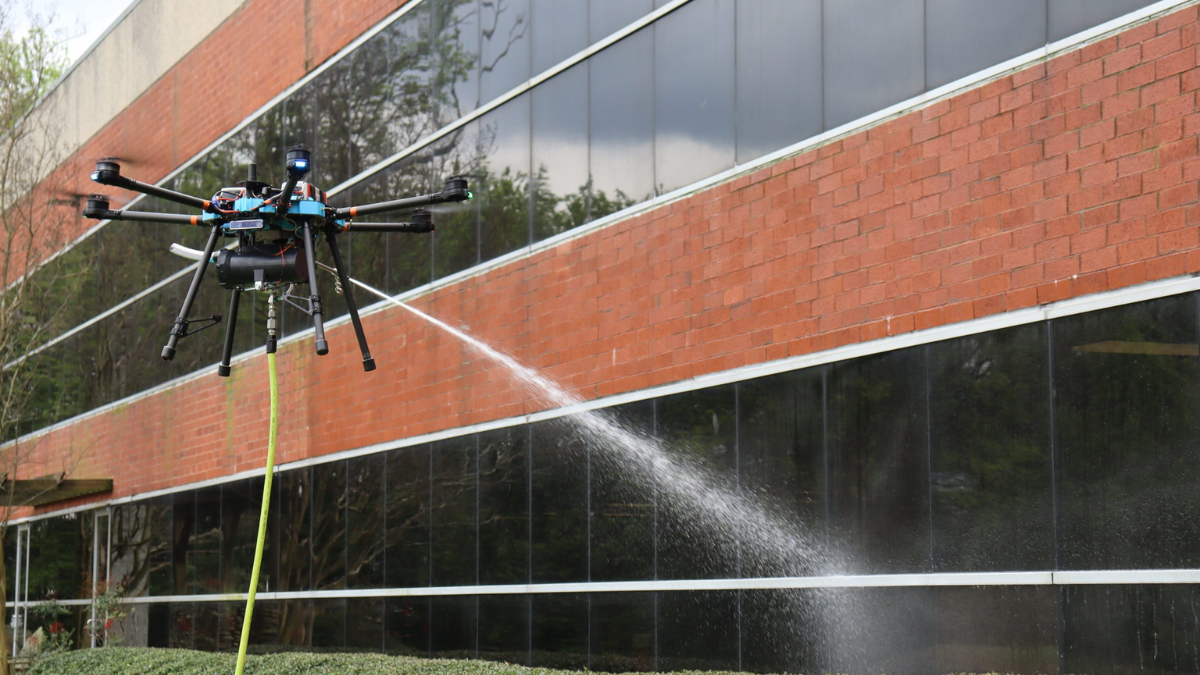 Pourquoi choisir le drone pour nettoyer ?