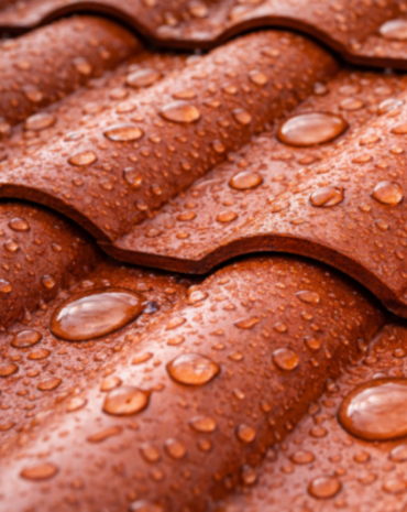 nettoyage et hydrofuge de toiture effet déperlant sur tuiles