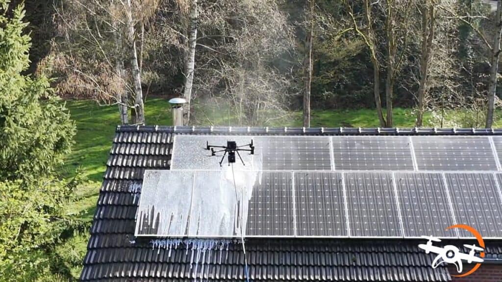 Nettoyage de panneaux solaires à Saive, près d'Herstal