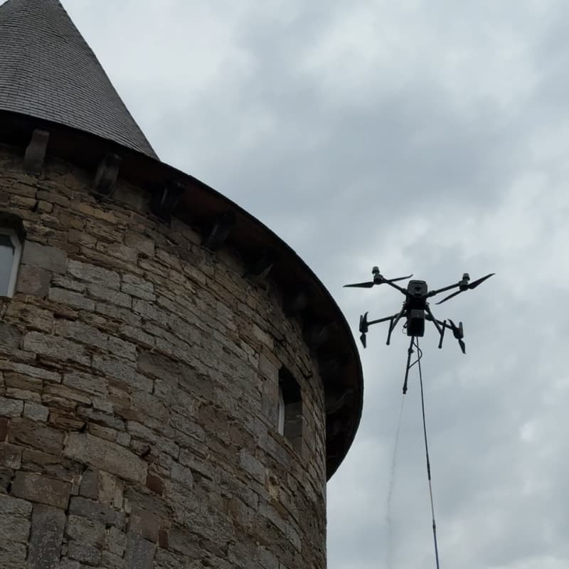 Le drone permet de nettoyer les monuments historiques