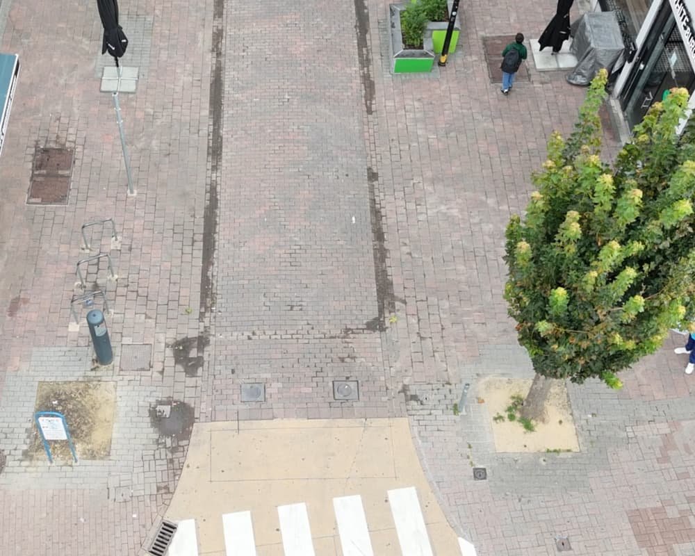 Le nettoyage vapeur permet de nettoyer la crasse la plus incrustée lors d'un nettoyage urbain