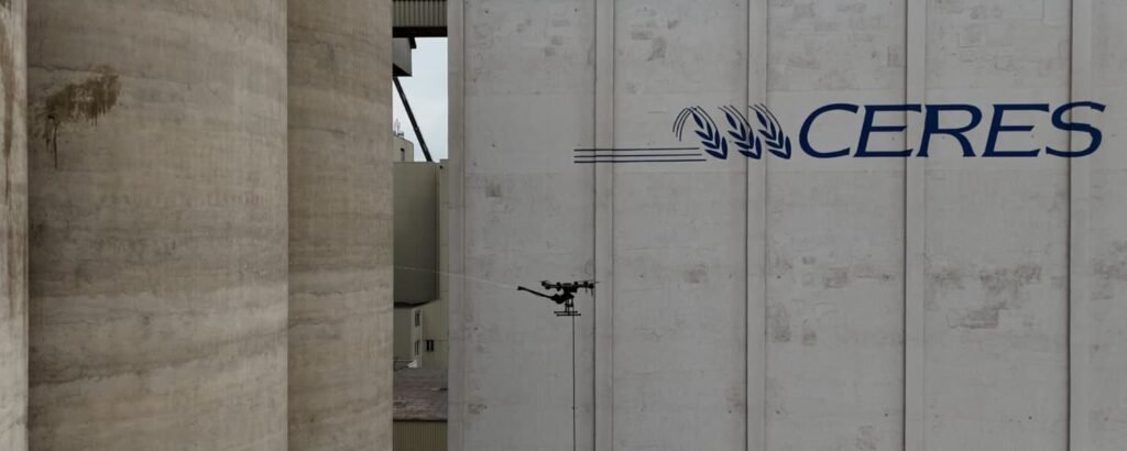 Nettoyage par drone d'une usine : rapide et efficace