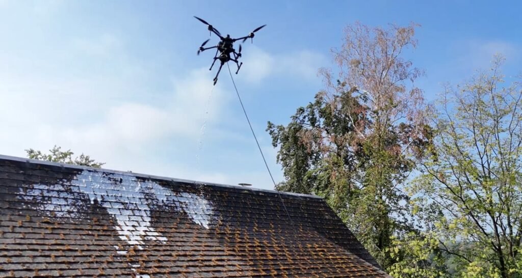Nettoyage toiture par drone, hydrofuge
